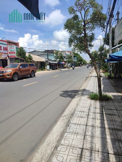 NHÀ ĐẸP - GIÁ TỐT - Chính Chủ Cần Bán Nhanh Căn Nhà Tại Đường Nguyễn Thị Định, Giồng Trôm, Bến Tre