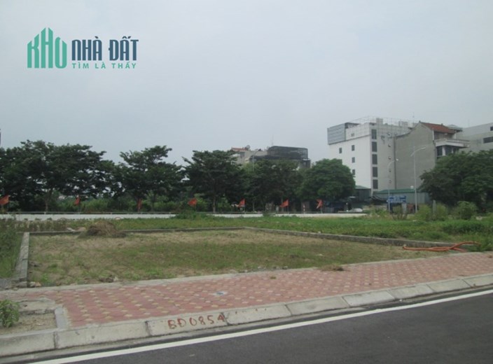 Tôi bán gấp Đất đấu giá Phúc Diễn gần đường Cầu Diễn 205m2 chỉ 16.88 tỷ. LH 0989.62.6116