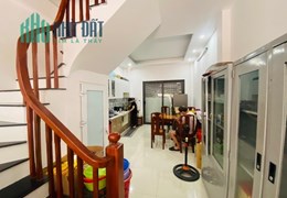 Bán gấp nhà mới đep PHỐ NGỌC TRÌ 45m, 5 tầng, nhỉnh 2 tỷ. anh em với GARDEN CITY.
