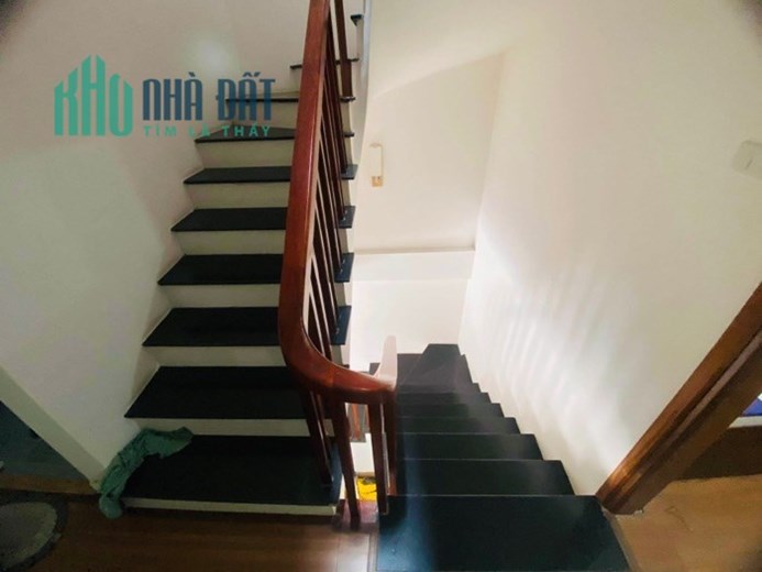 Bán gấp nhà mới đep PHỐ NGỌC TRÌ 45m, 5 tầng, nhỉnh 2 tỷ. anh em với GARDEN CITY.