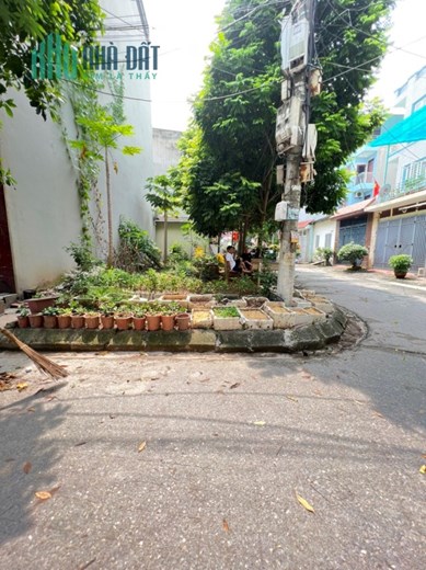 Cần bán đất đối diện trường Ngô sỹ liên !và cạnh chợ.và rất nhiều cơ quan công sở đầu lão của