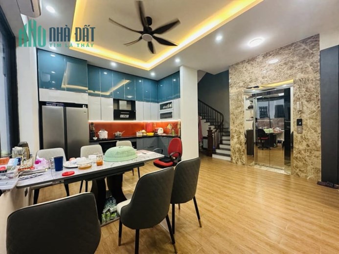Bán nhà phố Trần Hữu Tước, 30m mặt phố, gần hồ, nhà đẹp, 47m, 3PN,  5 tỷ 2