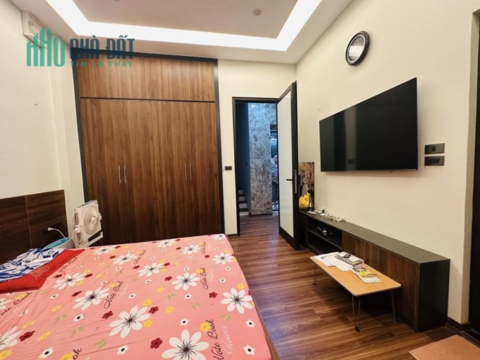 Bán nhà phố Trần Hữu Tước, 30m mặt phố, gần hồ, nhà đẹp, 47m, 3PN,  5 tỷ 2