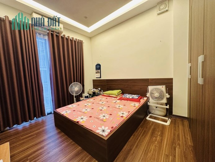 Bán nhà phố Trần Hữu Tước, 30m mặt phố, gần hồ, nhà đẹp, 47m, 3PN,  5 tỷ 2