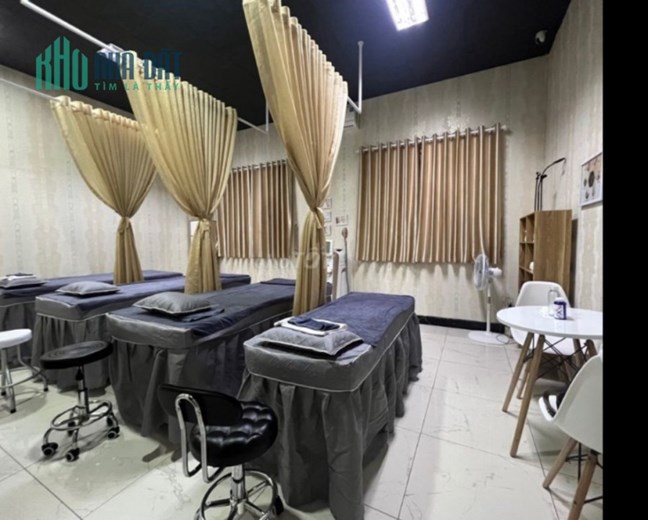 Sang nhượng spa Huỳnh Tấn Phát, Quận 7, DT 250m2