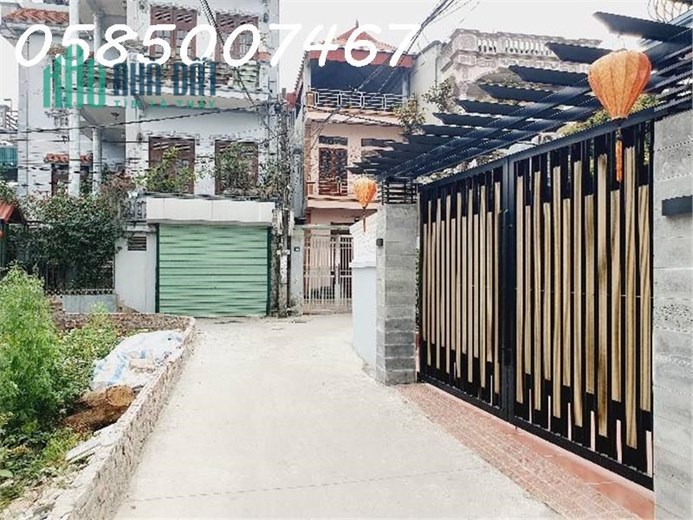 Bán đất tặng nhà 3 tầng, tặng nội thất, tặng 1 chỉ vàng 9999, DT: 43m, MT: 4.5m, giá nhỉnh 2 tỉ