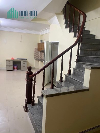 Cho thuê nhà ngõ Ngọc Hồi, Hoàng Mai 11tr 6pn