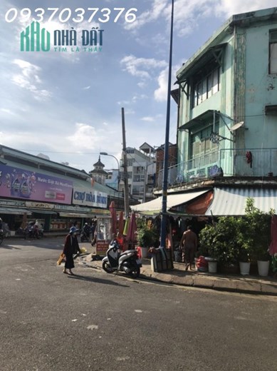 Khách cần bán nhà 2MT khu trung tâm q5, Đường Nhiêu Tâm (Phố vàng bạc chợ Hòa Bình)