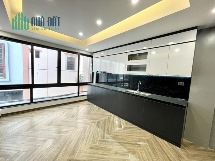 NHÀ MỚI KÍNH KOONG - ÂU CƠ - GARA Ô TÔ TRÁNH, THANG MÁY XỊN, NỘI THẤT CHÂU ÂU