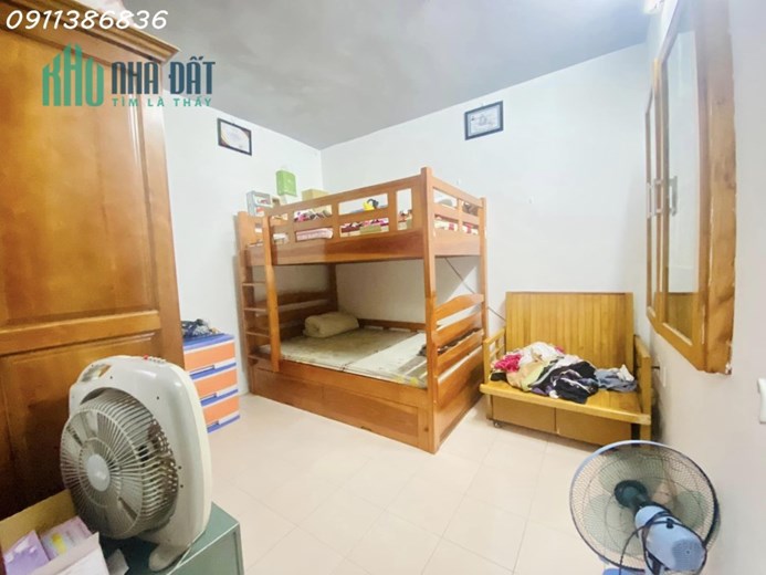 💥Bán nhà Tập thể gần phố Chùa Láng 81m, 3 ngủ, Mới đẹp, 2.38 tỷ💥