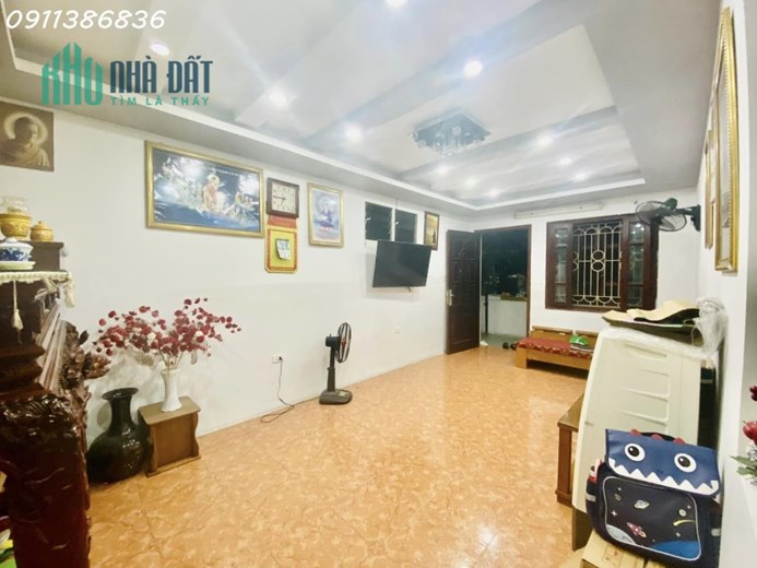 💥Bán nhà Tập thể gần phố Chùa Láng 81m, 3 ngủ, Mới đẹp, 2.38 tỷ💥