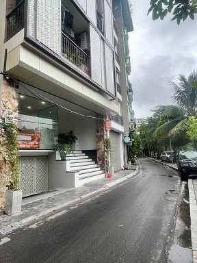 Cho thuê cửa hàng (văn phòng) tầng 1 số 156A Yên Hoa, Q.Tây Hồ; 16tr/th; 0983319698