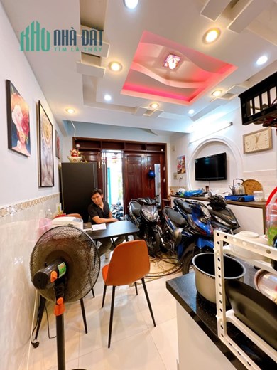 NHÀ  Rẻ Đẹp Tôn Thất Thuyết Q4 cách Q1-100 m Ngang 3.5 x 8... Đúc 5 tấm hơn 4  tỷ
