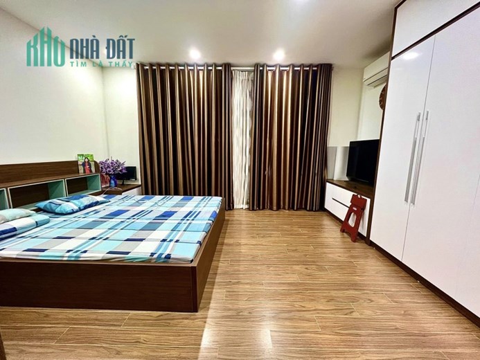 Bán nhà phố Tây Sơn, ngõ rộng, ô tô gần, nhà đẹp 60m, 5 tỷ 9
