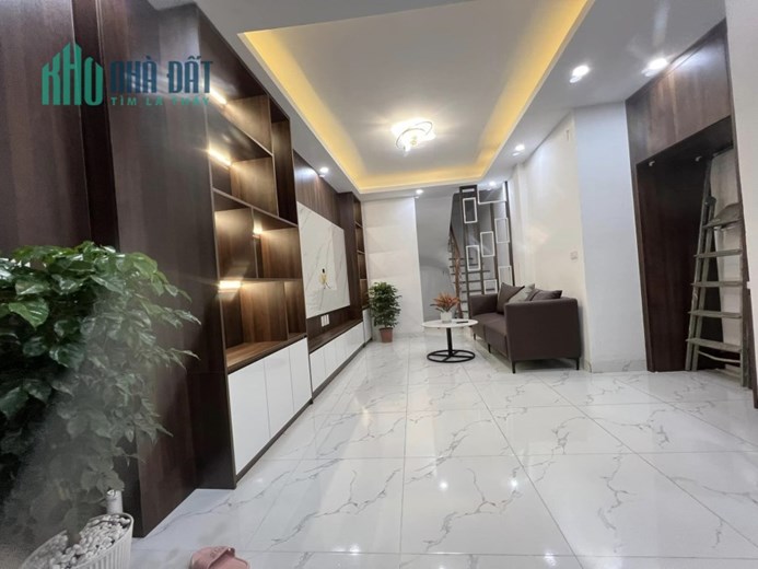 BÁN NHÀ TÂN MAI BA GÁC ĐỖ CỬA Ô TÔ TRÁNH 15M 32Mx5 TẦNG GIÁ NHỈNH 3 TỶ