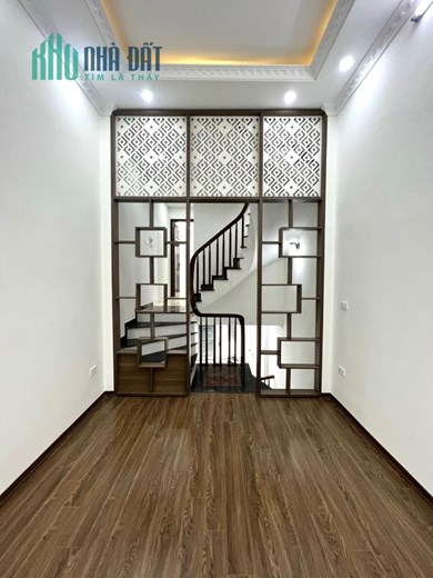Bán nhà Tựu Liệt, Linh Đàm, 35m,5 tầng, 3 tỷ
