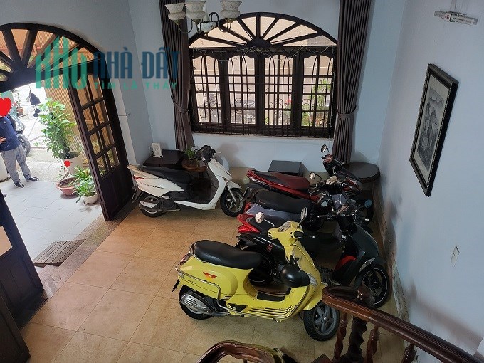 Bán CHDV Lê Thánh Tôn, Bến Nghé, Q1, 75m2, 6 tầng, ngang 8m.