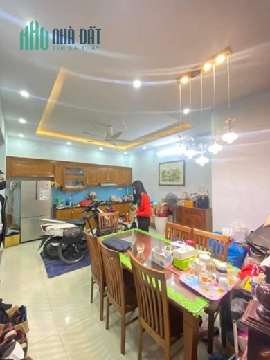NHÀ ĐẸP Ở NGAY - ÂU CƠ - GARA Ô TÔ TRÁNH, THANG MÁY XỊN, NỘI THẤT CAO CẤP