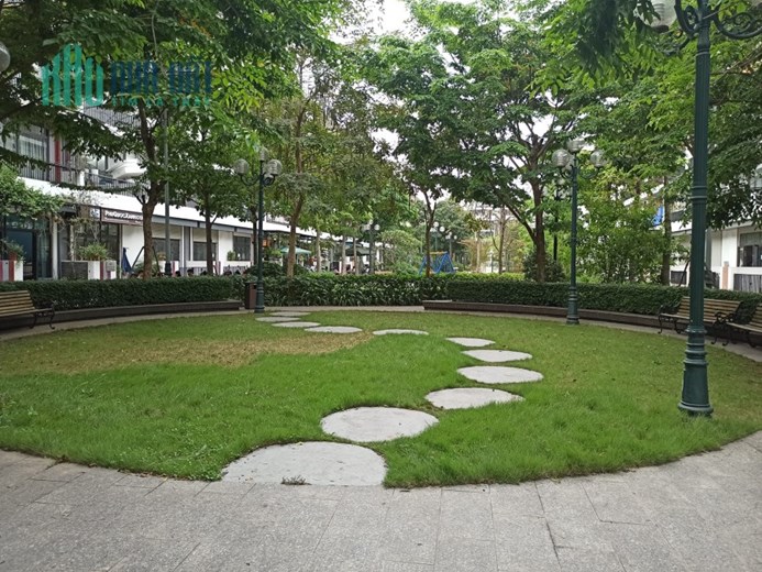 BÁN NHÀ 3 TẦNG DÂN XÂY_DIỆN TÍCH RỘNG- GẦN PHỐ _ TIỆN ÍCH BẠT NGÀN_ ĐỨC GIANG( LONG BIÊN)