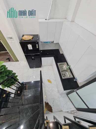 CHỈ 3 TỈ 1 CÓ NGAY NHÀ MỚI 25m x 5tâng x mt 6m 
Tại Ngõ Trại Cá ( ngõ 118 Trương Định- HBT)