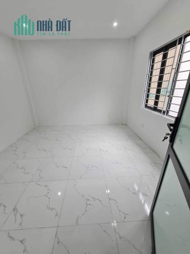 CHỈ 3 TỈ 1 CÓ NGAY NHÀ MỚI 25m x 5tâng x mt 6m 
Tại Ngõ Trại Cá ( ngõ 118 Trương Định- HBT)
