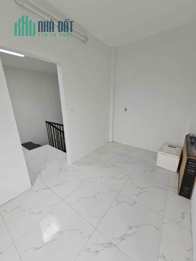 CHỈ 3 TỈ 1 CÓ NGAY NHÀ MỚI 25m x 5tâng x mt 6m 
Tại Ngõ Trại Cá ( ngõ 118 Trương Định- HBT)