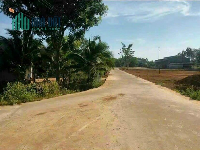 Đất thổ cư mặt tiền đường..gần kcn dân cư. sdt...0842800678
Giá ..200m2 giá 250tr