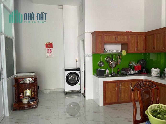 Nhà HXH đường Lò lu DT 140m đúc 2 lầu giá tốt