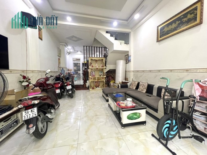 Bán nhà 4 lầu , 4 phòng ngủ An Dương Vương .
tuyệt đẹp giá chỉ 6,5 tỷ