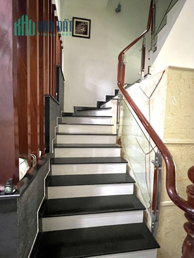 Bán nhà 4 lầu , 4 phòng ngủ An Dương Vương .
tuyệt đẹp giá chỉ 6,5 tỷ