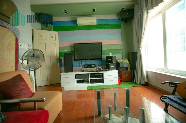Nguyên căn mặt tiền đường D4, P.Tân Hưng, Quận 7.