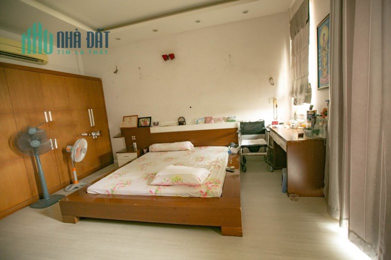 Nguyên căn mặt tiền đường D4, P.Tân Hưng, Quận 7.
