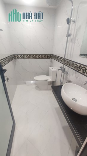 Bán nhà lô góc Hào Nam, gần oto, 40m2 x 4 tầng, nở hậu, ngõ rộng, nhỉnh 4 tỷ
