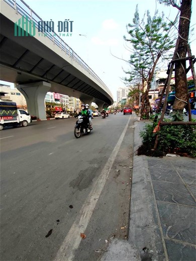 Bán nhà mặt phố Minh Khai, Hai Bà Trưng, 210m2 mặt tiền 10m, hơn 64 tỷ.