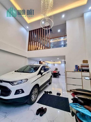 ANH TRAI CHUYỂN CÔNG TÁC CẦN BÁN NHÀ 5 TẦNG - DT:63M2 6 PHÒNG NGỦ ÔTÔ 7 CHỖ VÀO NHÀ - PHỐ NGUYỄN