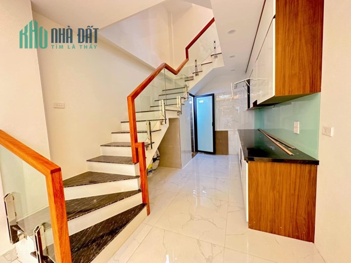 Bán nhà Giáp Nhị - Hoàng Mai 38m2 x5Tầng,sát phố. Giá 3.95 tỷ 0969693855.