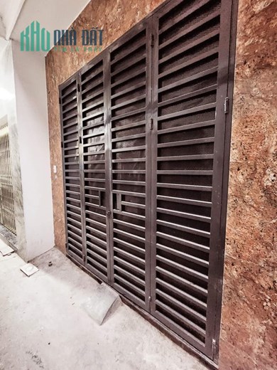 Chỉ với 3 tỷ 5 có ngay nhà đẹp Tân Mai, ở luôn , ô tô 36m2- 5t. LH 0987136162