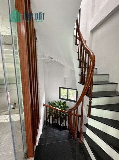 Bán nhà Hoàng Văn Thái diện tích 42mx6T Thang máy ô tô tránh nhà đẹp ở ngay 10.2 tỷ lh0975124520