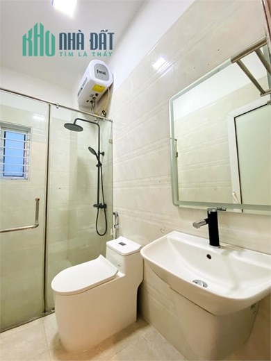 Bán nhà mặt phố Nguyên Hồng, DTSD 40m2 x 5 tầng, vỉa hè rộng, sổ đẹp, giá tốt.
