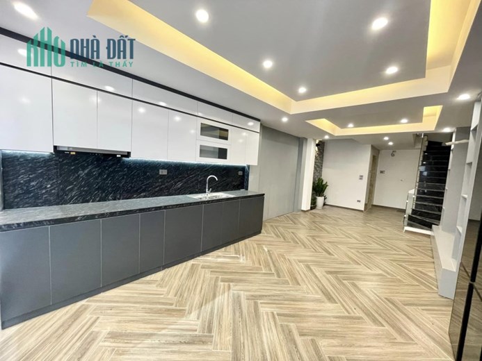 NHÀ MỚI KÍNH KOONG - NGHI TÀM - Ô TÔ TRÁNH, THANG MÁY, NỘI THẤT CAO CẤP