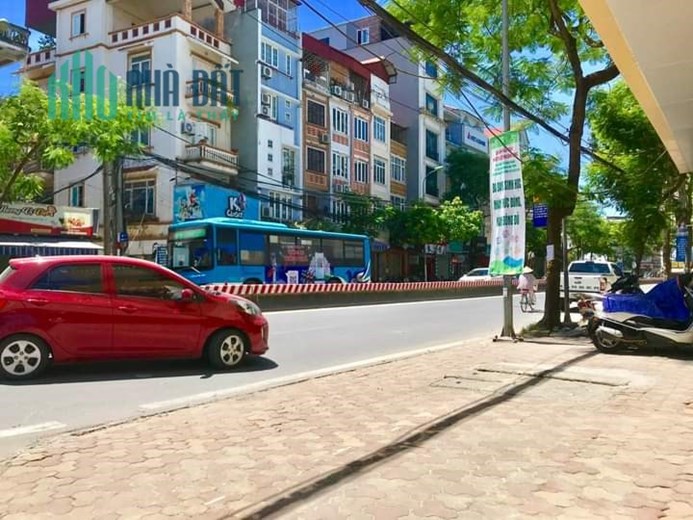 Bán Nhà Lạc Long Quân 68,7m2 x 4 tầng , sát phố , ở sướng , kinh doanh đỉnh cao , mà giá chỉ có 12