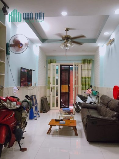 Nhà đẹp Hẻm thông Ngang 4,5 m cách mặt tiền 20 m
Diện tích đất 28.5m đúc 5 tấm hơn 5 tỷ Hai mươi