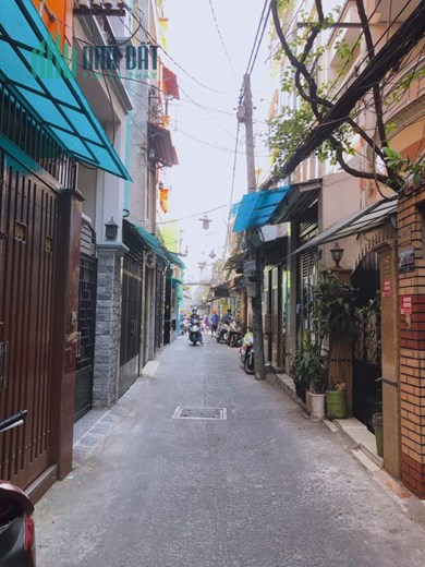 Nhà đẹp Hẻm thông Ngang 4,5 m cách mặt tiền 20 m
Diện tích đất 28.5m đúc 5 tấm hơn 5 tỷ Hai mươi