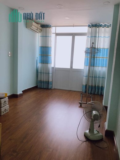 Nhà đẹp Hẻm thông Ngang 4,5 m cách mặt tiền 20 m
Diện tích đất 28.5m đúc 5 tấm hơn 5 tỷ Hai mươi