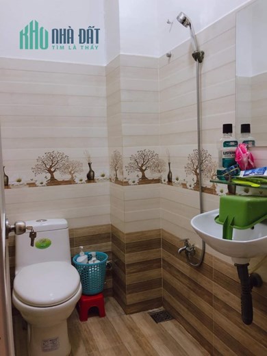 Nhà đẹp Hẻm thông Ngang 4,5 m cách mặt tiền 20 m
Diện tích đất 28.5m đúc 5 tấm hơn 5 tỷ Hai mươi