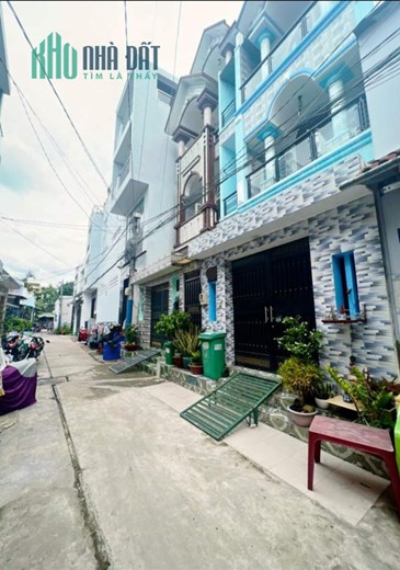 BÁN NHÀ - BÌNH TÂN - LÊ ĐÌNH CẨN - NHÀ 2 TẦNG 46M2  - HẺM XE HƠI 5M - GIÁ HƠN 2 TỶ
