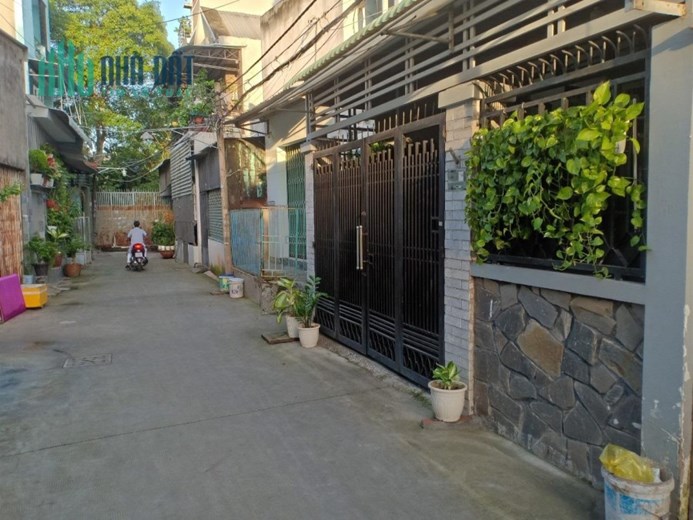 Giá tốt, hẻm ô tô, diện tích lớn:
Bán nhà HXH Đặng Văn Bi, Trường Thọ Thủ Đức - 75 m2, giá chỉ 5,2