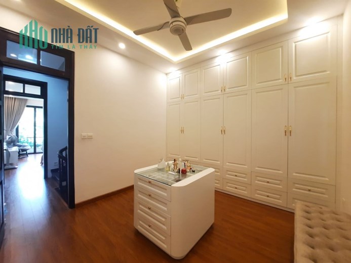 Cực Hiếm! Nguyễn Văn Huyên, 3 bước ra phố, ngõ 3m, 49m2x5T, 6.5 tỷ