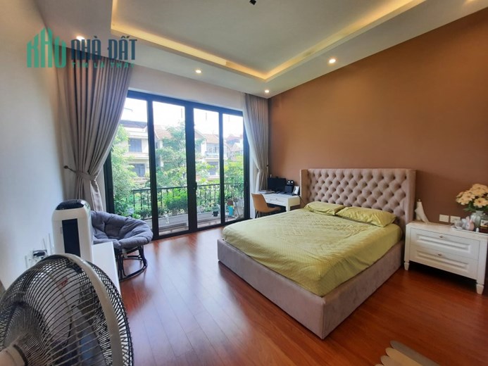 Cực Hiếm! Nguyễn Văn Huyên, 3 bước ra phố, ngõ 3m, 49m2x5T, 6.5 tỷ
