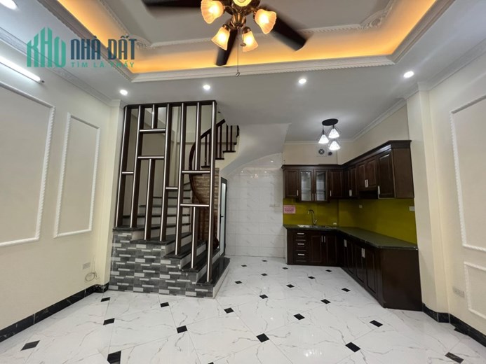 BÁN NHÀ PHỐ CỔ NGỌC LÂM 40M 5 TẦNG MẶT TIẾN 6,2M  CHỈ 3 TỶ9, NHÀ ĐẸP FULL NỘI THẤT, 10M Ô TÔ TRÁNH,